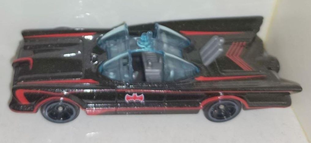 Hot Wheels FJX34 TV Series Batmobile 2018 Metalflake Black – foto della community