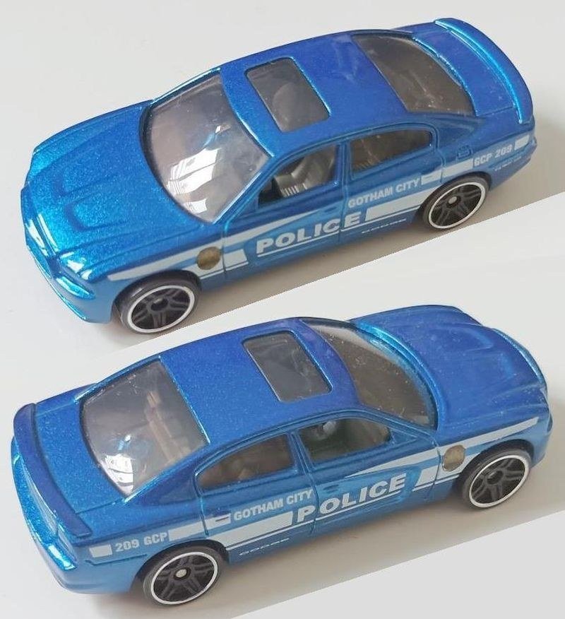 Hot Wheels HLY68 '11 Dodge Charger R/T 2023 Blue Metalflake – photo de la communauté