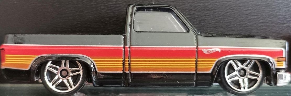 Hot Wheels HKJ06 '83 Chevy Silverado 2023 Black – photo de la communauté