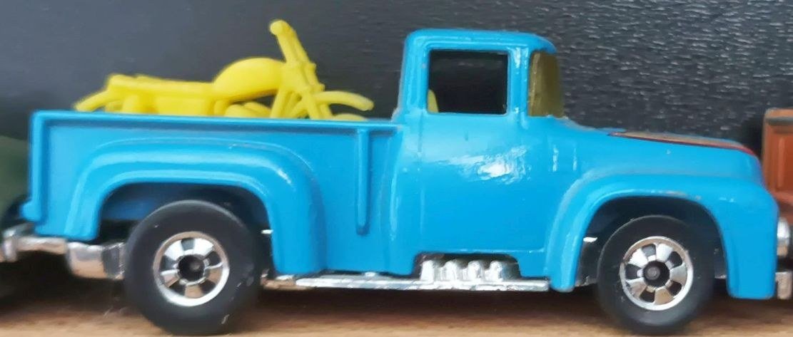 Hot Wheels 9647 '56 Hi-Tail Hauler 1979 Light Blue – foto della community