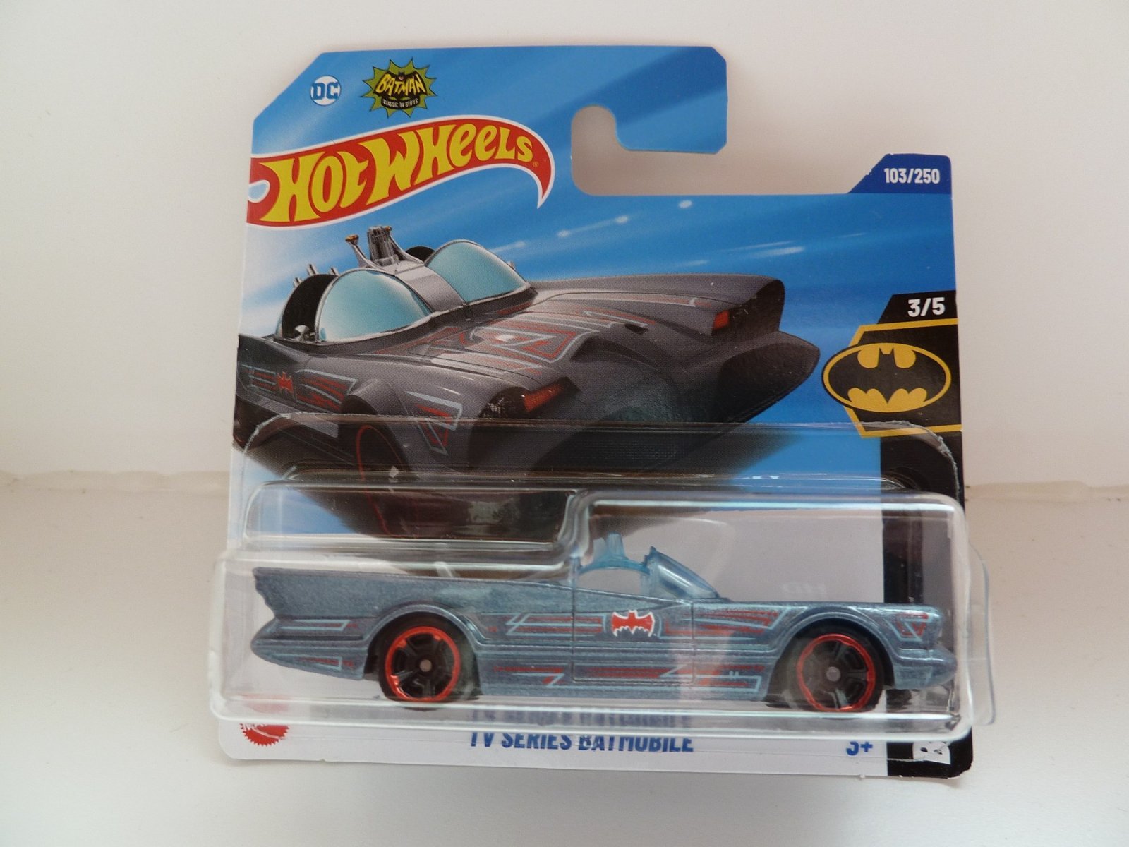 Hot Wheels HYX44 TV Series Batmobile 2025 Metalflake Gray – photo de la communauté