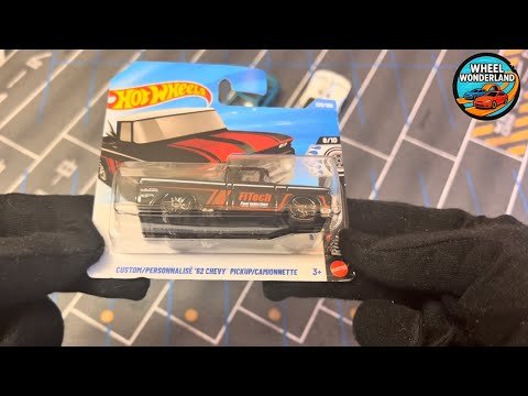 Hot Wheels JJK49 Custom '62 Chevy Pickup 2026 Black – image extraite de l’unboxing