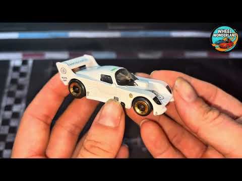Hot Wheels JJK77 La Liebre 2026 White – fermo immagine dall’unboxing